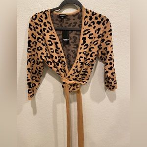 Torrid Leopard Ballet wrap sweater size 00 (10)